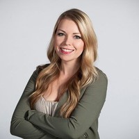 Cait Abernethy Headshot